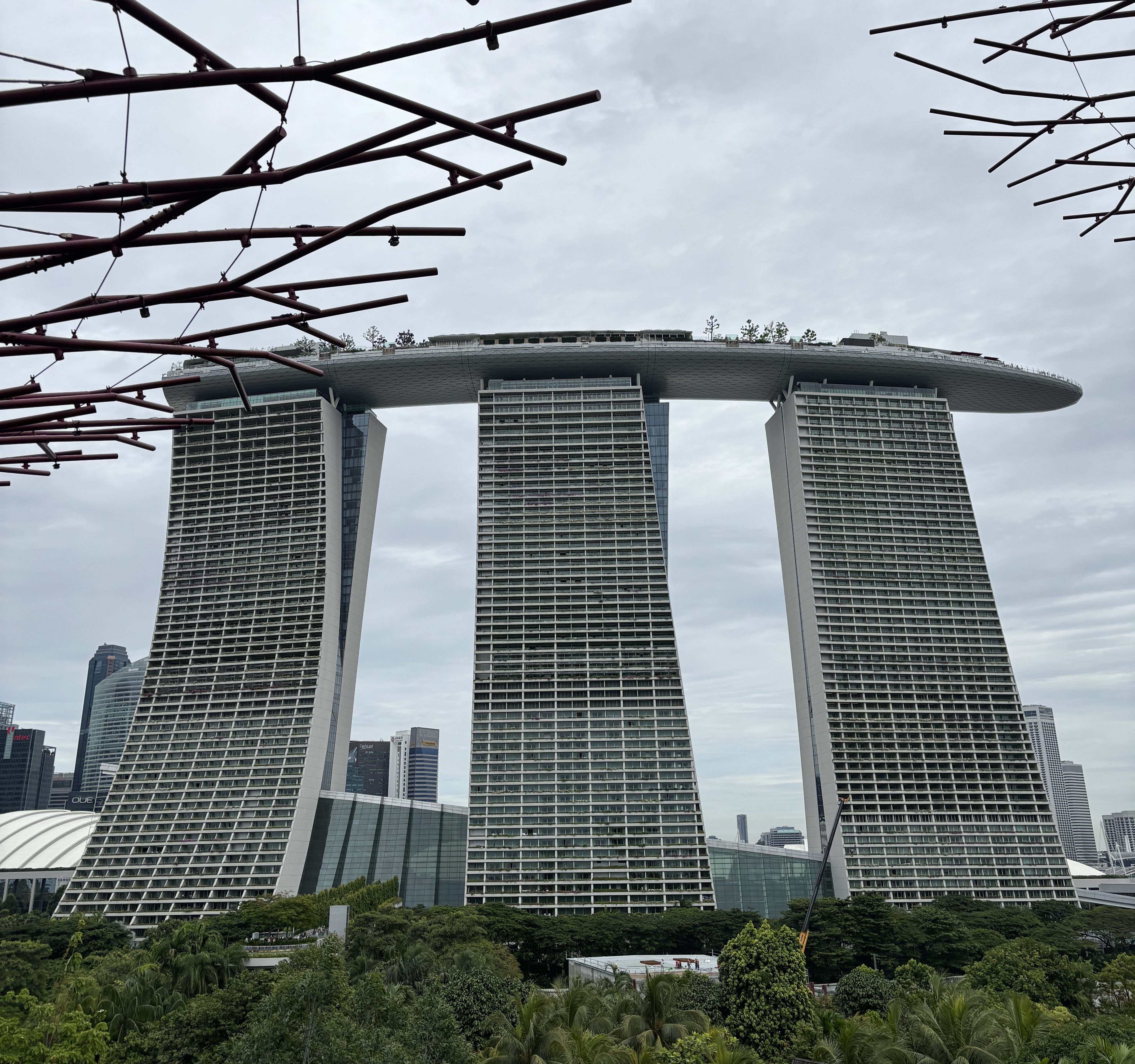 Marina Bay Sands visto dall'alto dei Supertrees dei Gardens by the Bay